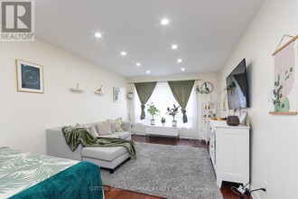 839 Modlin Rd in Pickering, ON - Building Photo - Building Photo