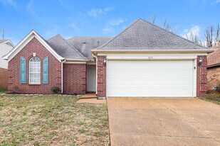 1015 Jessica Lauren Dr in Cordova, TN - Building Photo