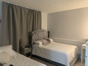 1256 S Military Trail in Deerfield Beach, FL - Building Photo - Building Photo