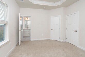 4022 Purple Flora Bnd in Charlottesville, VA - Foto de edificio - Building Photo