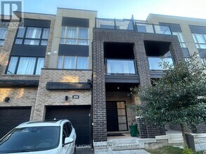 3048 Cascade Common in Oakville, ON - Building Photo - Building Photo