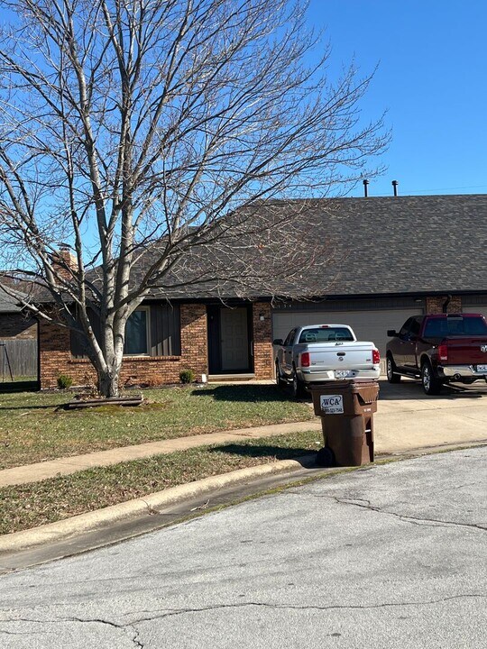 4136 S Parkhill Ct in Springfield, MO - Foto de edificio