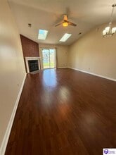 512 Independence Ct in Radcliff, KY - Building Photo - Building Photo