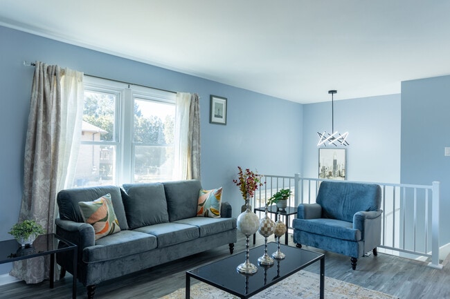 property at 412 Kingswood Ter