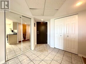 310 Central Park Dr in Ottawa, ON - Building Photo - Building Photo