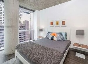 215 W Lake St in Chicago, IL - Foto de edificio - Building Photo