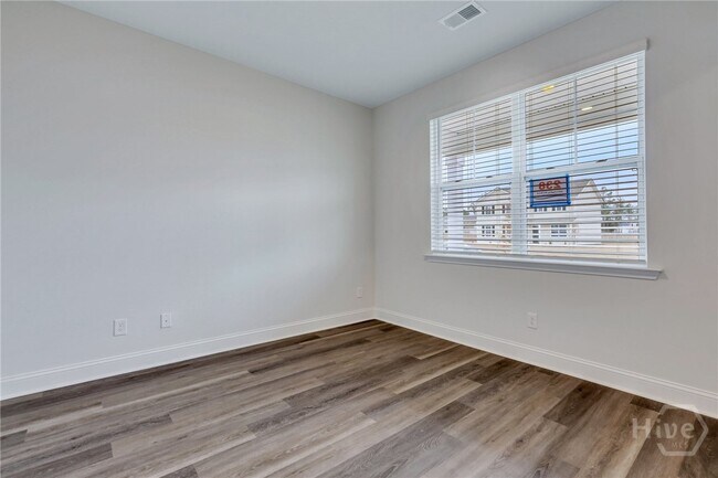 240 Logging Hl Dr in Richmond Hill, GA - Foto de edificio - Building Photo
