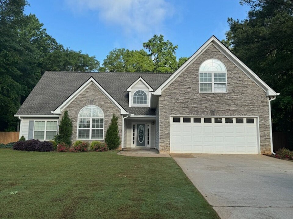 577 Deadwood Trail in Locust Grove, GA - Building Photo