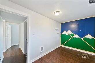 8066 W Hummel Dr in Boise, ID - Building Photo - Building Photo