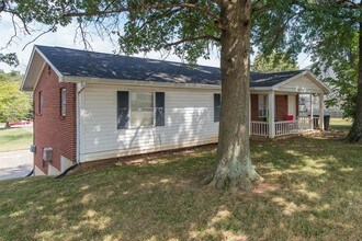 225 Landings Dr-Unit -1 in Frankfort, KY - Foto de edificio - Building Photo