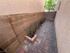 5835 Chisolm Trail in Las Vegas, NV - Building Photo - Building Photo