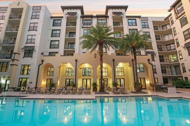 Lantower Westshore in Tampa, FL - Building Photo - Building Photo