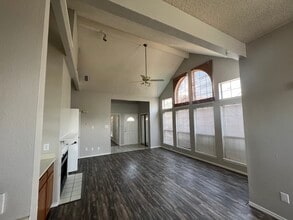 906 Teakwood Ln in Desoto, TX - Building Photo - Building Photo