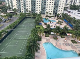 19380 Collins Ave, Unit PH-1 in Sunny Isles Beach, FL - Building Photo - Building Photo