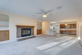 547 Eichler Dr in West Dundee, IL - Building Photo - Building Photo