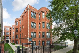 7528 N Seeley Ave, Unit 301 in Chicago, IL - Building Photo - Building Photo