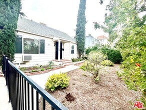 14744 Magnolia Blvd in Los Angeles, CA - Building Photo - Building Photo