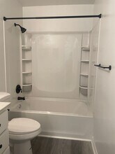 6491 Carefree Ln in Hollins, VA - Foto de edificio - Building Photo