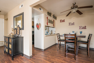 Cedar Trace in Maryland Heights, MO - Building Photo - Interior Photo