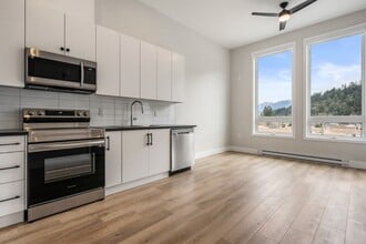 5545-5545 Vedder Rd in Chilliwack, BC - Building Photo - Building Photo