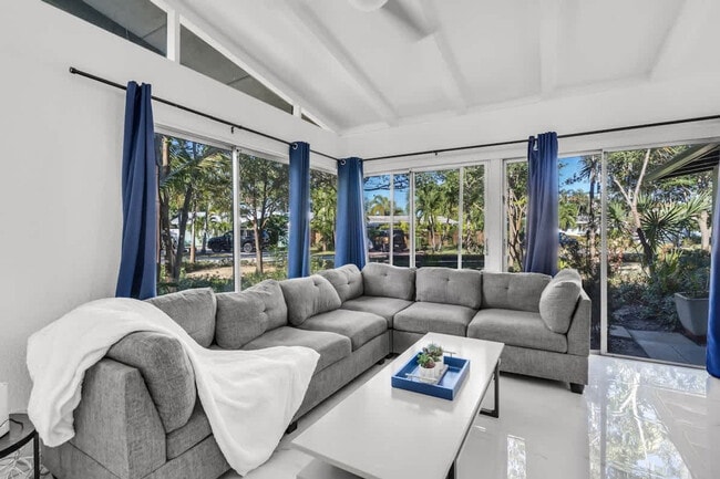 714 NE 17th Ct in Fort Lauderdale, FL - Building Photo - Building Photo