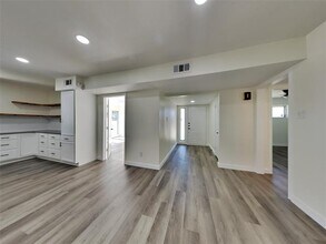 2702 Wallin Dr in Irving, TX - Building Photo - Building Photo