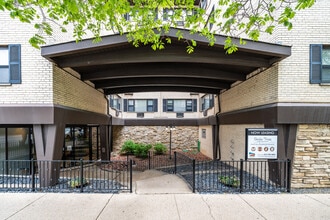 Sheridan Terrace - 6725 N Sheridan Rd in Chicago, IL - Building Photo - Building Photo