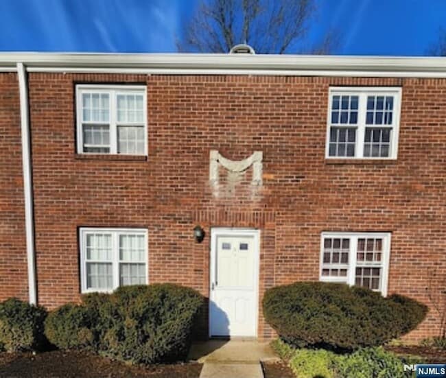 63 W Hudson Ave, Unit B9 in Englewood, NJ - Building Photo - Building Photo