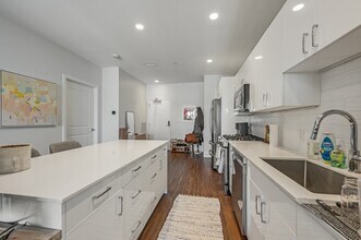 205 Maverick St in Boston, MA - Building Photo - Building Photo