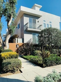 Lido Apartments - 3630 Mentone Ave in Los Angeles, CA - Building Photo - Building Photo