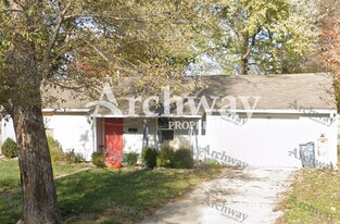 5016 August Ct in Kansas City, KS - Building Photo