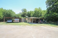 5747 McDavitt Rd in San Antonio, TX - Foto de edificio - Building Photo