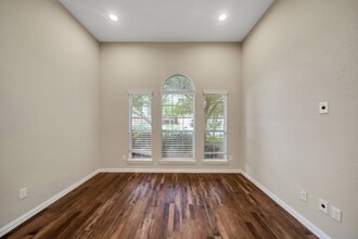 3005 Gardencrest Ln in Dickinson, TX - Building Photo - Building Photo