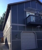 10723 Burke Ave N in Seattle, WA - Building Photo