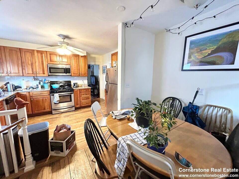 24 Stockwell St, Unit 2 in Boston, MA - Building Photo