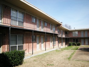 Cherokee Square Apartments in Memphis, TN - Building Photo - Building Photo