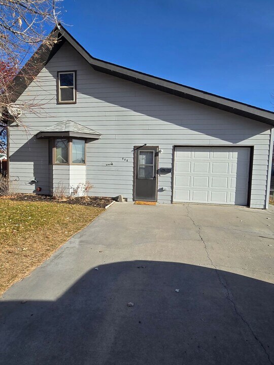 408 N Spruce St in Townsend, MT - Building Photo
