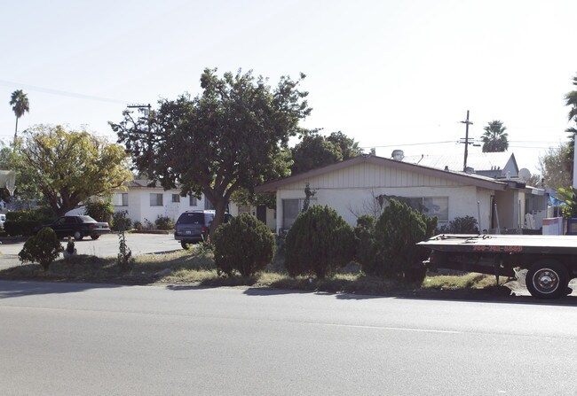 619-627 W 5th Ave in Escondido, CA - Building Photo - Building Photo