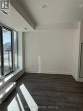 715 Davis Dr in Newmarket, ON - Building Photo - Building Photo