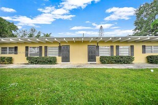 2225 SW 62nd Ct in Miami, FL - Building Photo