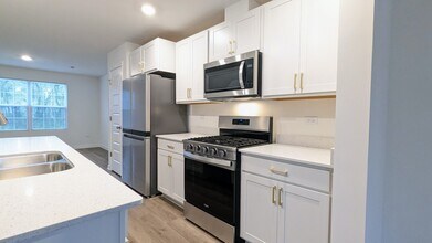 1 Foxglove Ct in Bartlett, IL - Building Photo - Building Photo