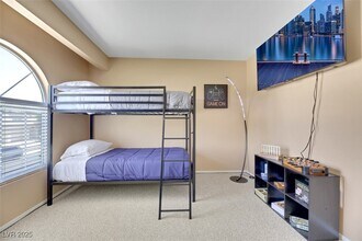 7989 Lisa Dawn Ave in Las Vegas, NV - Building Photo - Building Photo