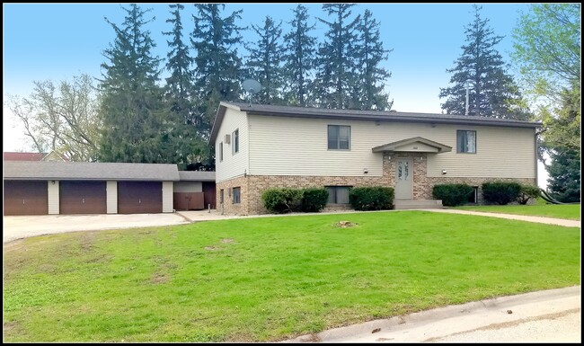 1302 Laurel Dr, Unit 3