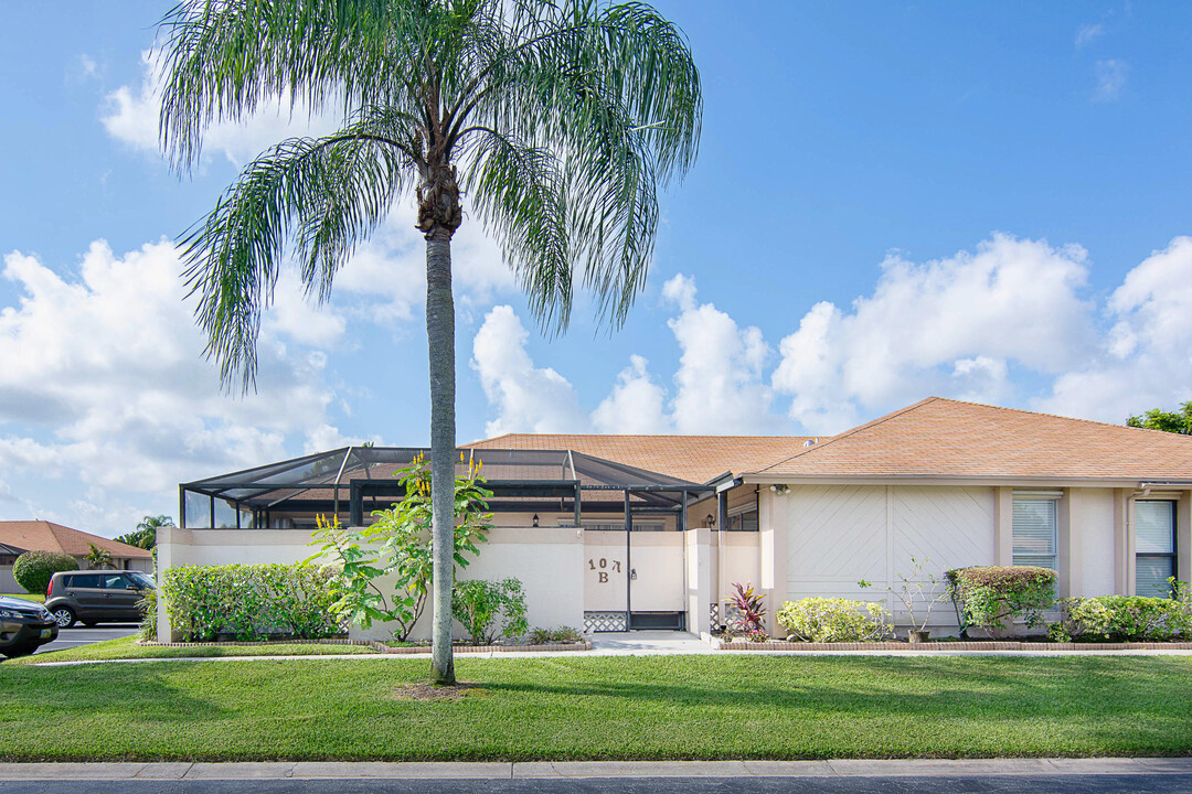 107 Bent Arrow Dr in Jupiter, FL - Building Photo