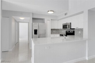 1210 Wildwood Lakes Blvd in Naples, FL - Building Photo - Building Photo