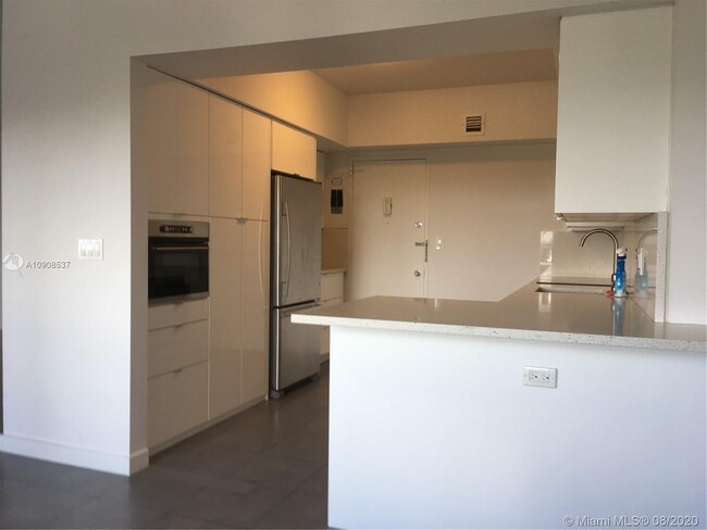 16 Island Ave, Unit 5E in Miami Beach, FL - Building Photo - Building Photo