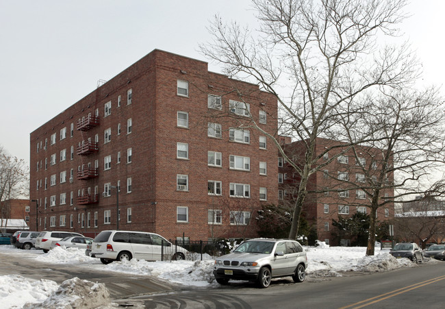 Carlton House in Elizabeth, NJ - Building Photo - Building Photo