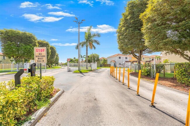 13649 SW 142nd Terrace in Miami, FL - Building Photo - Building Photo