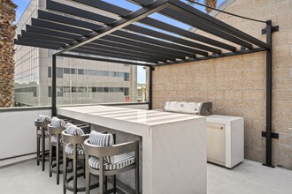 2729 Wilshire Blvd, Unit 6 in Santa Monica, CA - Building Photo - Building Photo