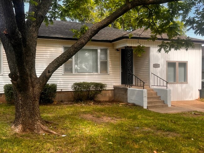 property at 1321 N 2nd Ave